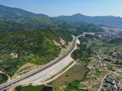 蒼高(gāo)速公路(lù)（龍麗(lì)溫至甬台溫複線聯絡線）